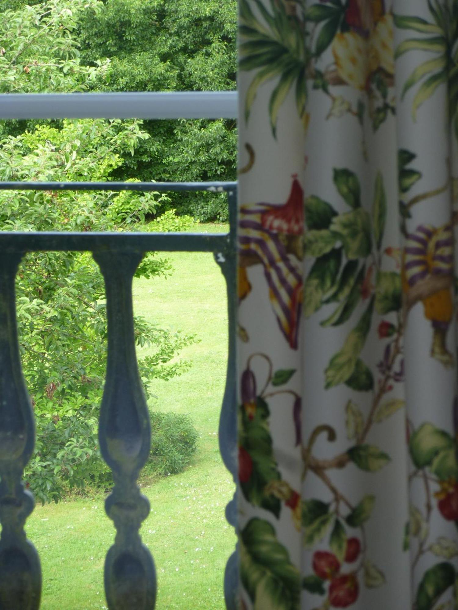Bed and Breakfast Cedre Et Charme Saint-Branchs Екстер'єр фото