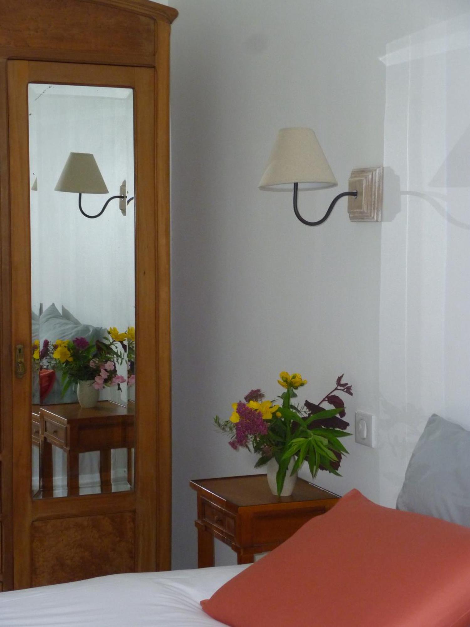 Bed and Breakfast Cedre Et Charme Saint-Branchs Екстер'єр фото