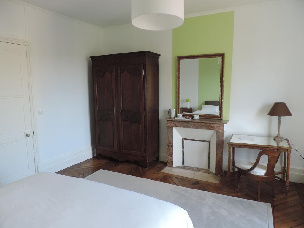 Bed and Breakfast Cedre Et Charme Saint-Branchs Екстер'єр фото